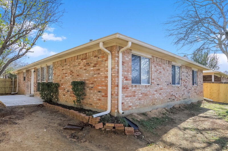 2,620/Mo, 312 W Windsor Dr Denton, TX 76207 Rear View