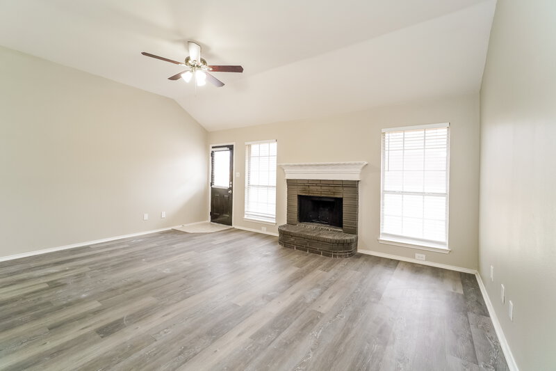 1,955/Mo, 100 Sandlewood Ln Burleson, TX 76028 Living Room View