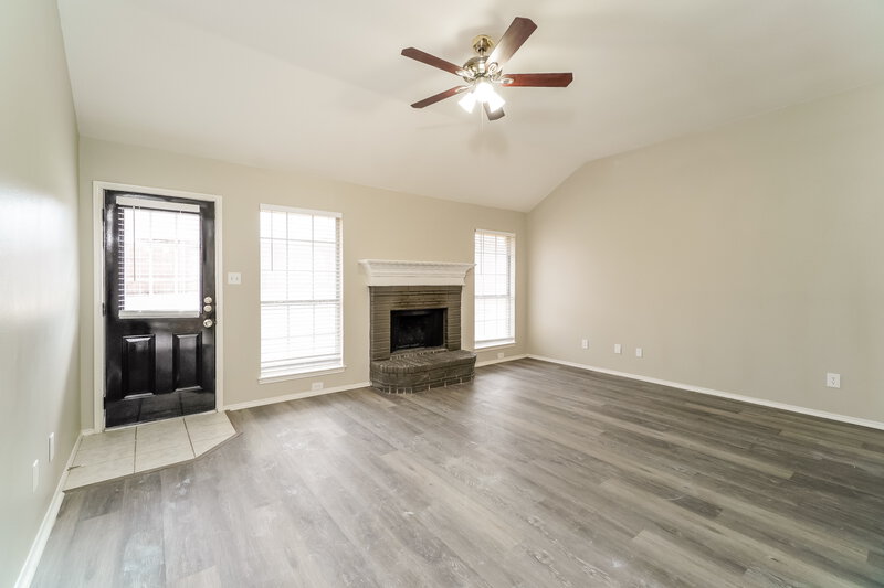 1,955/Mo, 100 Sandlewood Ln Burleson, TX 76028 Living Room View 2
