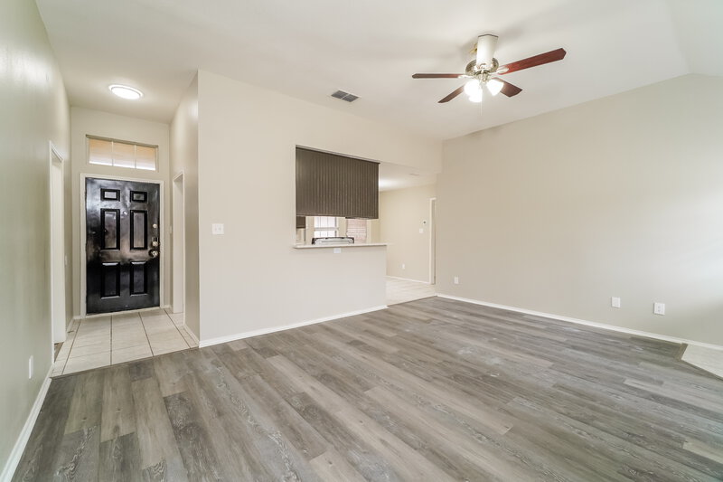 1,955/Mo, 100 Sandlewood Ln Burleson, TX 76028 Living Room View 3