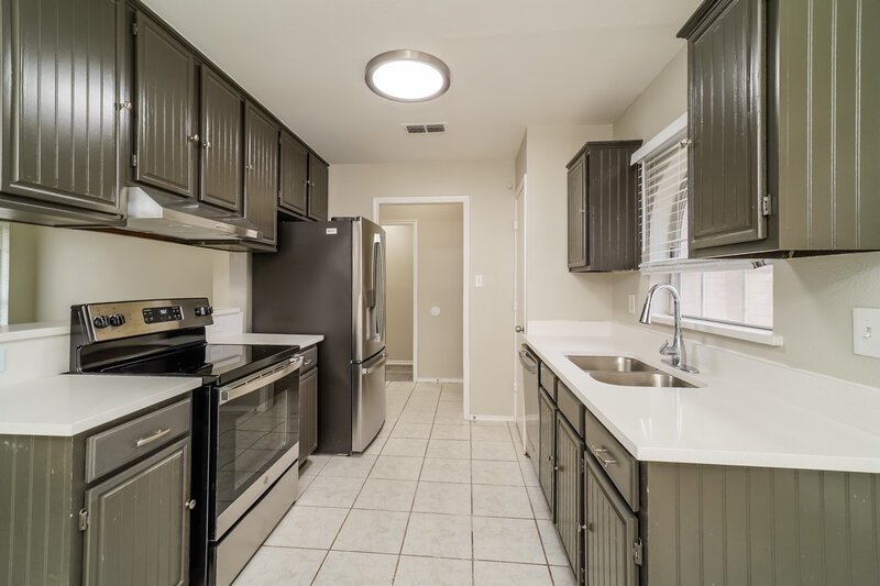 1,955/Mo, 100 Sandlewood Ln Burleson, TX 76028 Kitchen View 2