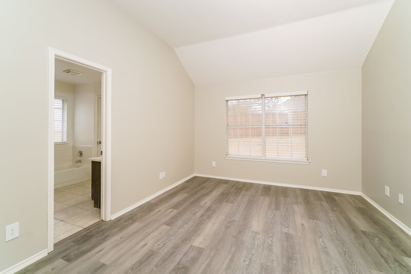 1,955/Mo, 100 Sandlewood Ln Burleson, TX 76028 Main Bedroom View