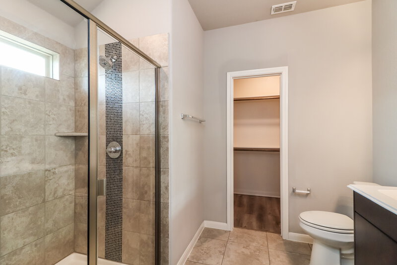 2,300/Mo, 11917 Rustling Oaks Dr Crowley, TX 76036 Main Bathroom View