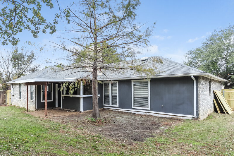 2,060/Mo, 201 Bowles Ct Kennedale, TX 76060 Rear View