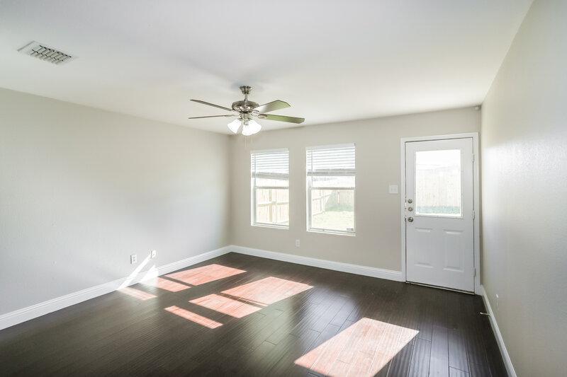 2,060/Mo, 1428 Waterford Dr Little Elm, TX 75068 Living Room View