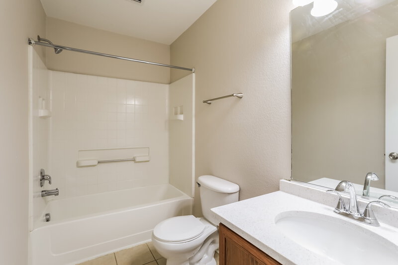 2,060/Mo, 1428 Waterford Dr Little Elm, TX 75068 Bathroom View
