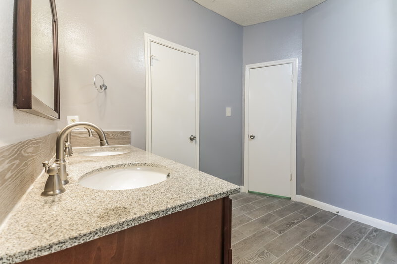 1,845/Mo, 1112 Paintbrush St Mesquite, TX 75149 Main Bathroom View