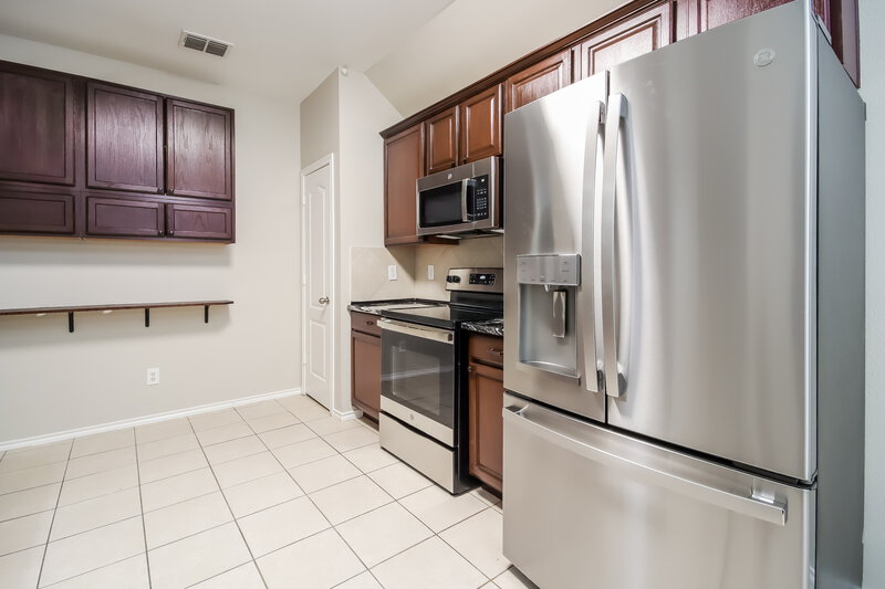 2,405/Mo, 119 Chamblin Dr Cedar Hill, TX 75104 Kitchen View 2