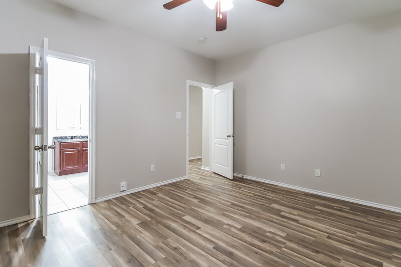 2,405/Mo, 119 Chamblin Dr Cedar Hill, TX 75104 Main Bedroom View 2