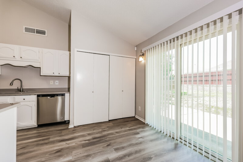 2,160/Mo, 3721 Whitefern Dr Fort Worth, TX 76137 Kitchen View