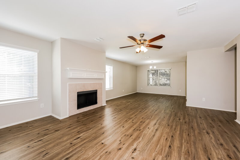 2,395/Mo, 6501 Willow Oak Ct Fort Worth, TX 76112 Living Room View 2