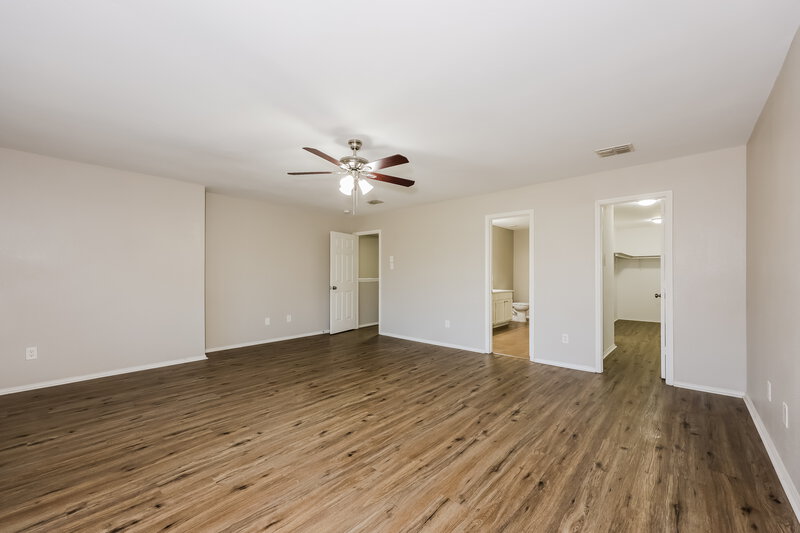 2,395/Mo, 6501 Willow Oak Ct Fort Worth, TX 76112 Primary Bedroom View
