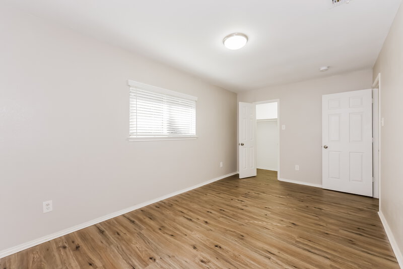 2,395/Mo, 6501 Willow Oak Ct Fort Worth, TX 76112 Bedroom View