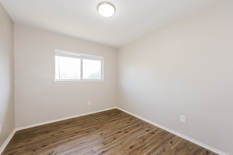 2,395/Mo, 6501 Willow Oak Ct Fort Worth, TX 76112 Bedroom View 3