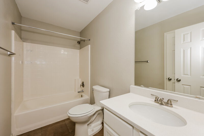 2,395/Mo, 6501 Willow Oak Ct Fort Worth, TX 76112 Bathroom View