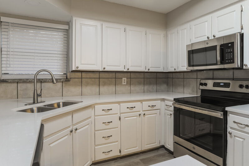 2,090/Mo, 1152 Parkhill Ave Saginaw, TX 76179 Kitchen View 2