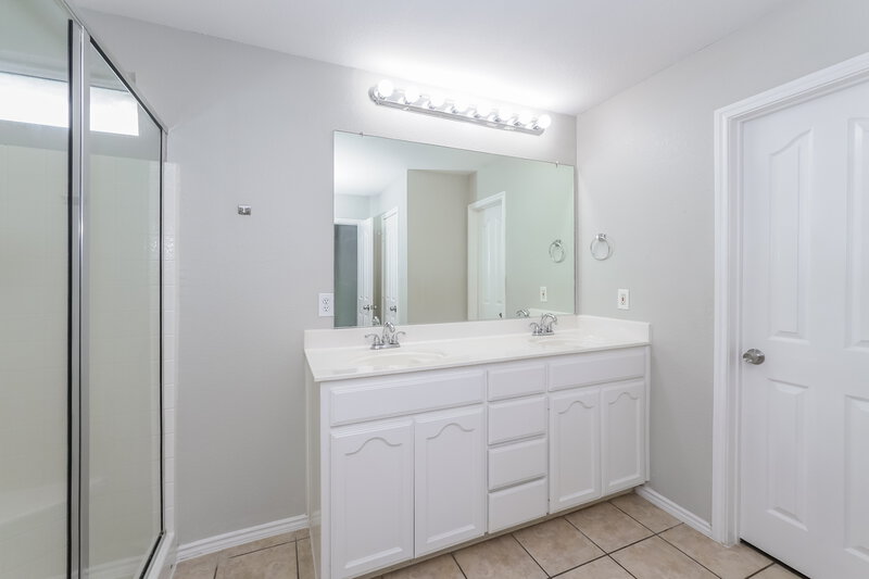 2,165/Mo, 6357 Claire Dr Fort Worth, TX 76131 Main Bathroom View