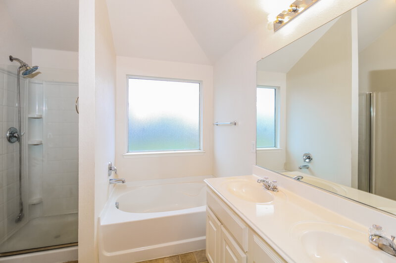 2,065/Mo, 1348 Barrel Run Haslet, TX 76052 Main Bathroom View