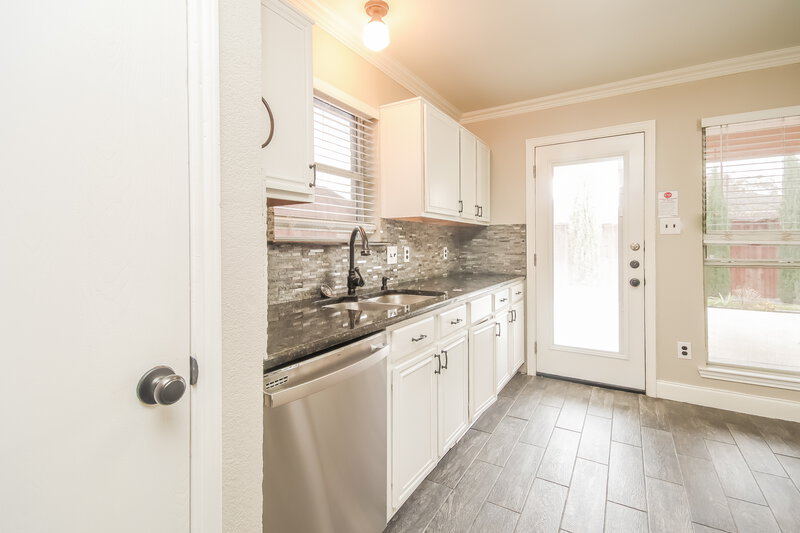 2,105/Mo, 10824 Deauville Cir N Fort Worth, TX 76108 Kitchen View