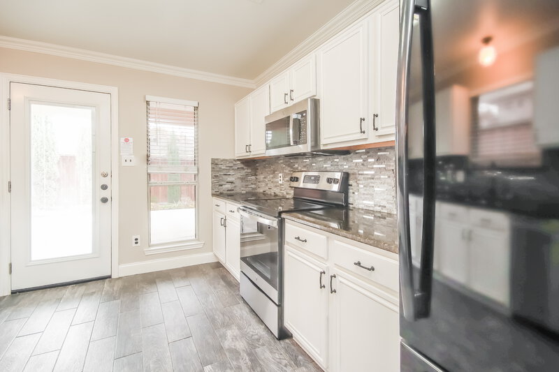 2,105/Mo, 10824 Deauville Cir N Fort Worth, TX 76108 Kitchen View 2