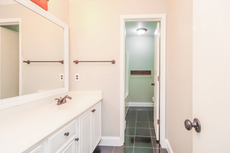 2,105/Mo, 10824 Deauville Cir N Fort Worth, TX 76108 Bathroom View 2