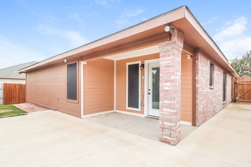 2,105/Mo, 10824 Deauville Cir N Fort Worth, TX 76108 Rear View