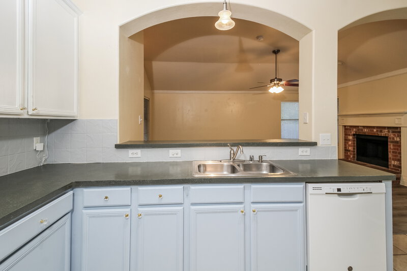 1,980/Mo, 3400 Beatriz Dr Denton, TX 76207 Kitchen View 2