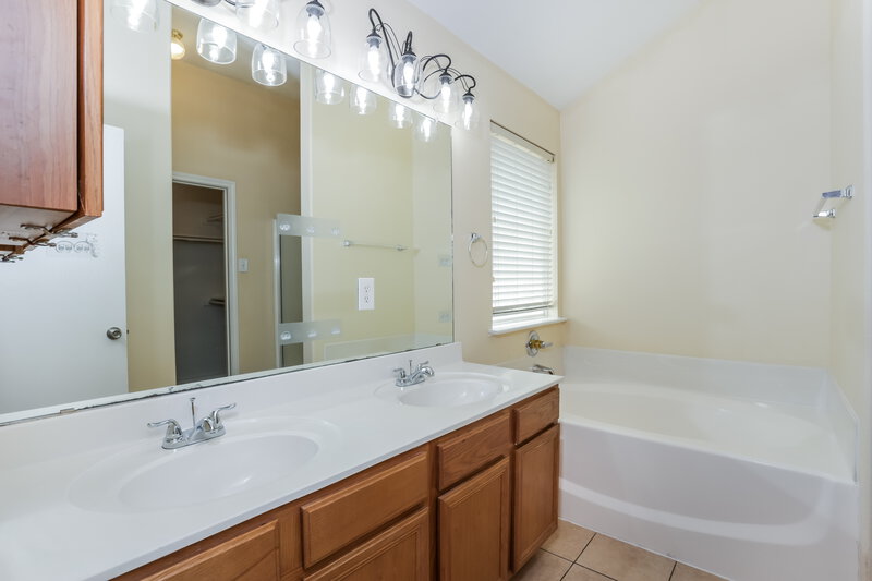 1,935/Mo, 3400 Beatriz Dr Denton, TX 76207 Main Bedroom View 3