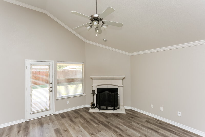 2,245/Mo, 613 Aeronca Dr Saginaw, TX 76179 Living Room View