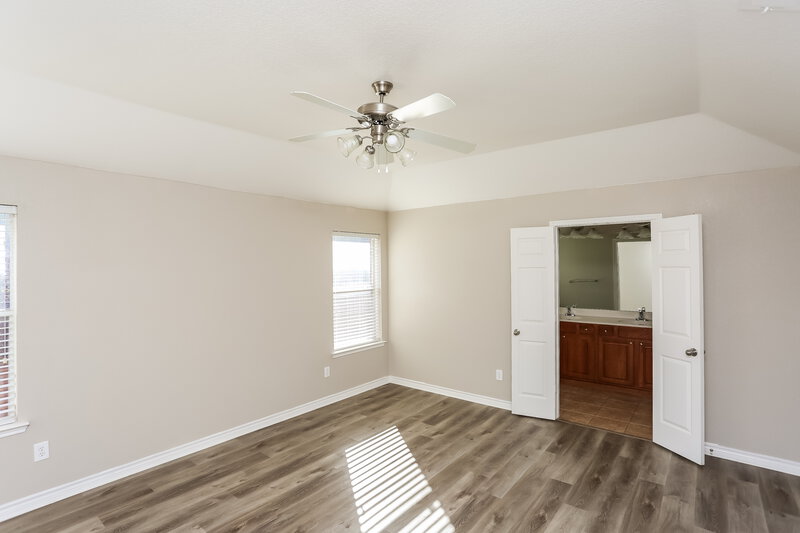 2,245/Mo, 613 Aeronca Dr Saginaw, TX 76179 Main Bedroom View