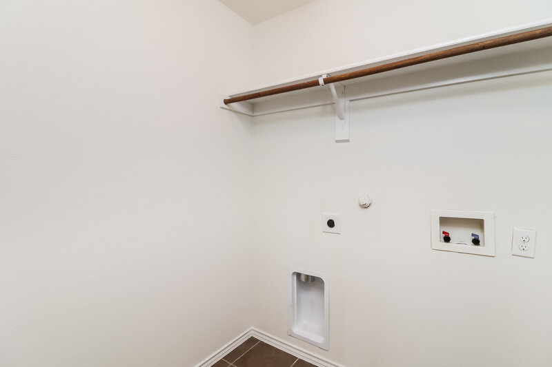 1,970/Mo, 1013 Sunderland Ln Fort Worth, TX 76134 Walk In Closet View
