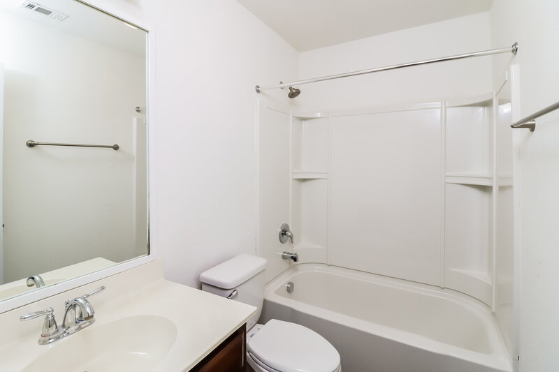 1,970/Mo, 1013 Sunderland Ln Fort Worth, TX 76134 Bathroom View