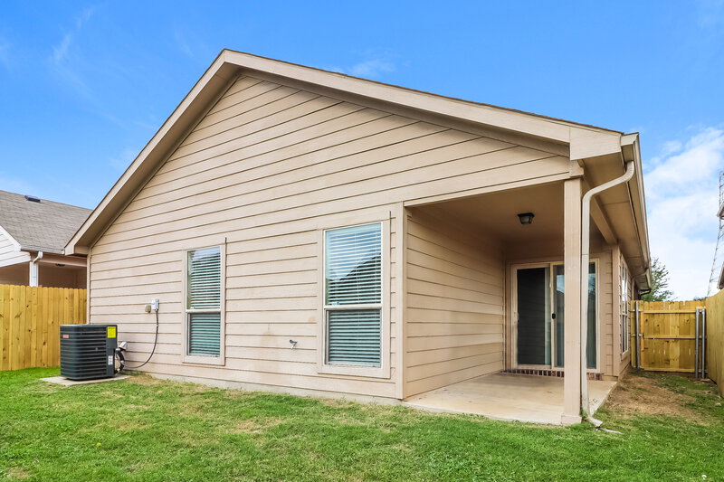 1,970/Mo, 1013 Sunderland Ln Fort Worth, TX 76134 Rear View