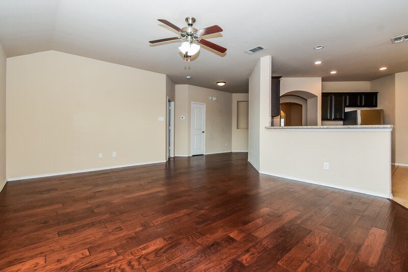 0/Mo, 140 Briar Grove Dr Princeton, TX 75407 Living Room View 2