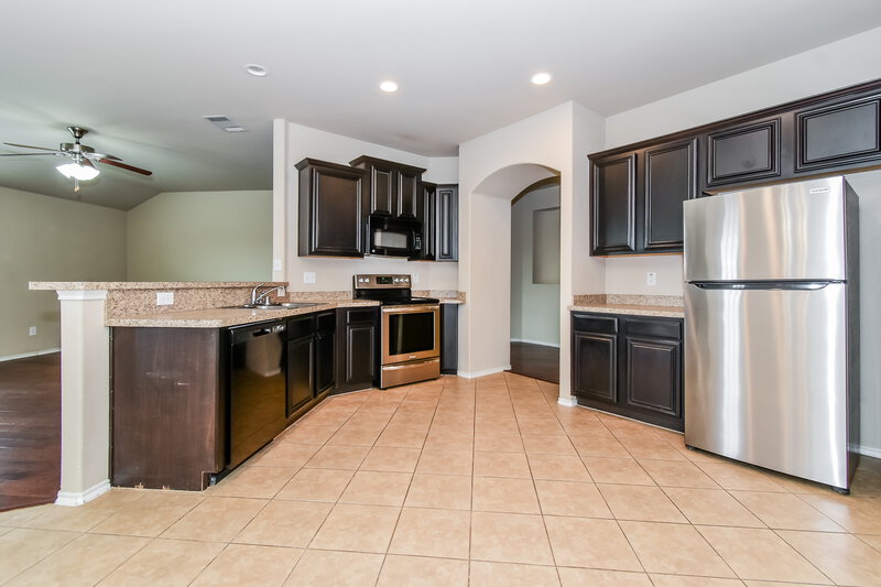 0/Mo, 140 Briar Grove Dr Princeton, TX 75407 Kitchen View
