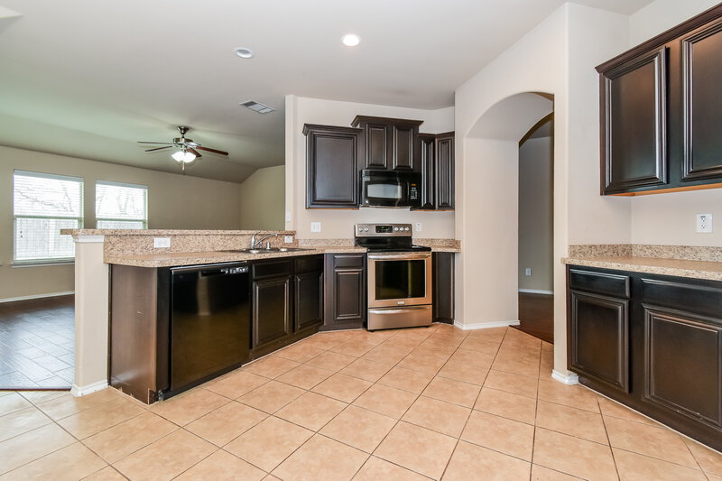 0/Mo, 140 Briar Grove Dr Princeton, TX 75407 Kitchen View 2