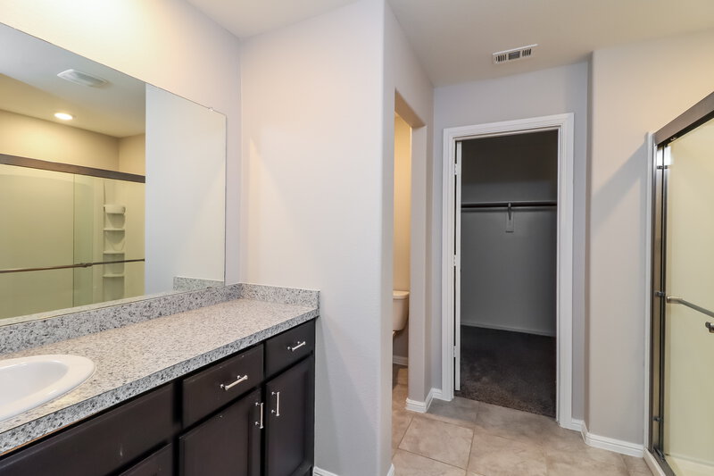 2,215/Mo, 10373 Fort Belknap Trl Crowley, TX 76036 Main Bathroom View