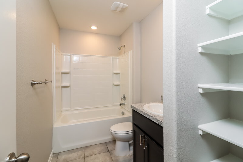 2,215/Mo, 10373 Fort Belknap Trl Crowley, TX 76036 Bathroom View
