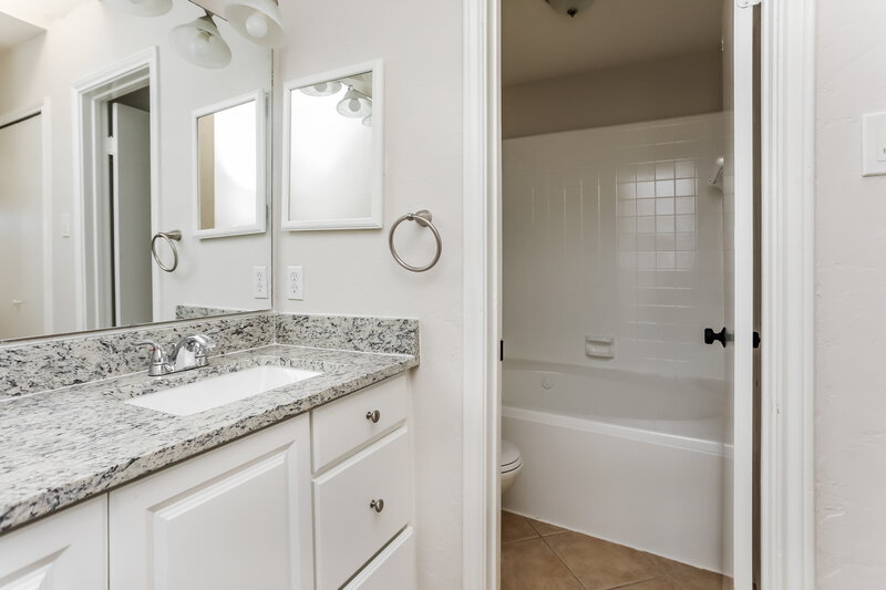 2,430/Mo, 1324 Cedar Ridge Dr Lewisville, TX 75067 Main Bathroom View