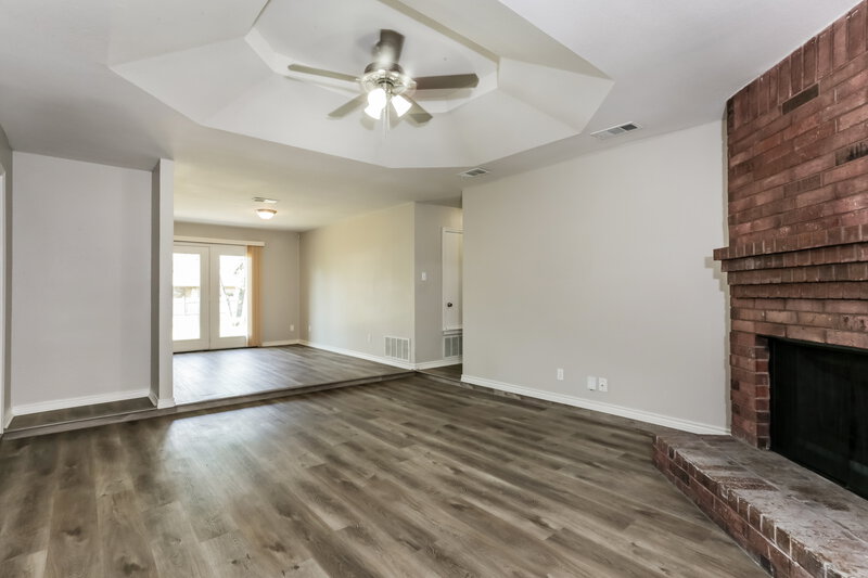 2,125/Mo, 6401 Springfield Dr Arlington, TX 76016 Living Room View