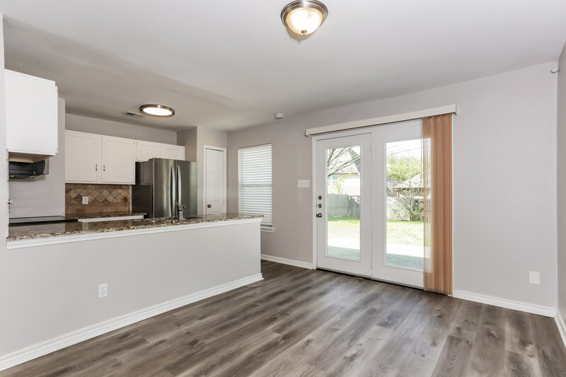 2,125/Mo, 6401 Springfield Dr Arlington, TX 76016 Living Room View 3