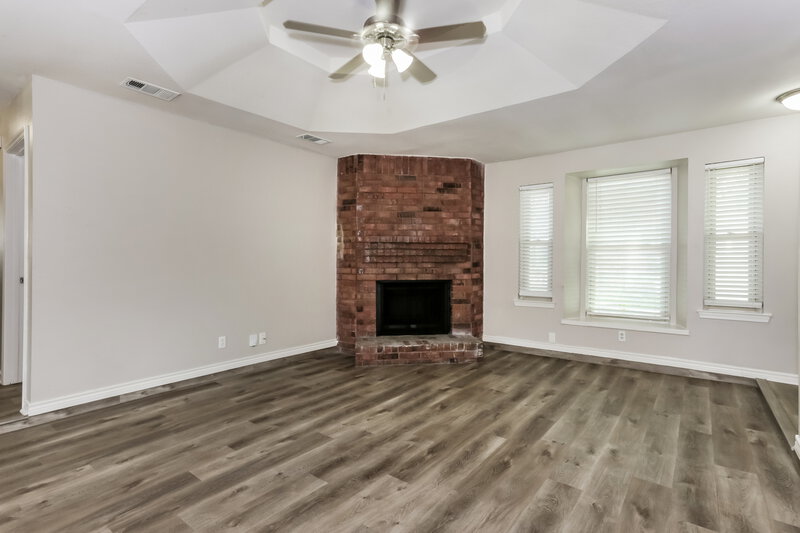 2,125/Mo, 6401 Springfield Dr Arlington, TX 76016 Living Room View 4
