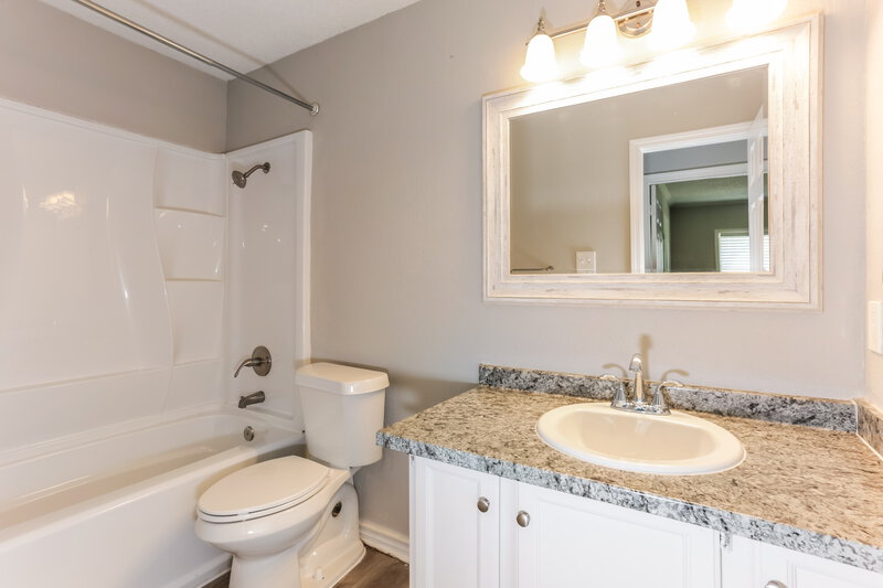 2,125/Mo, 6401 Springfield Dr Arlington, TX 76016 Bathroom View