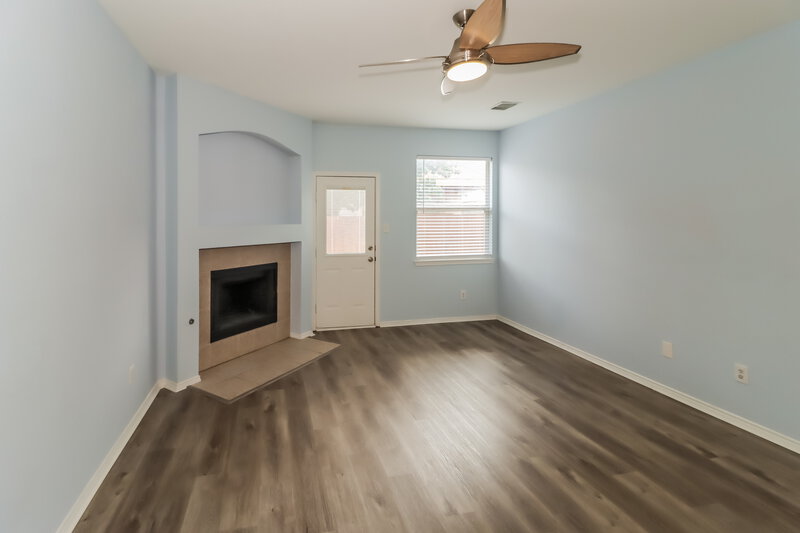 2,430/Mo, 916 Dunkirk Ln Arlington, TX 76017 Living Room View