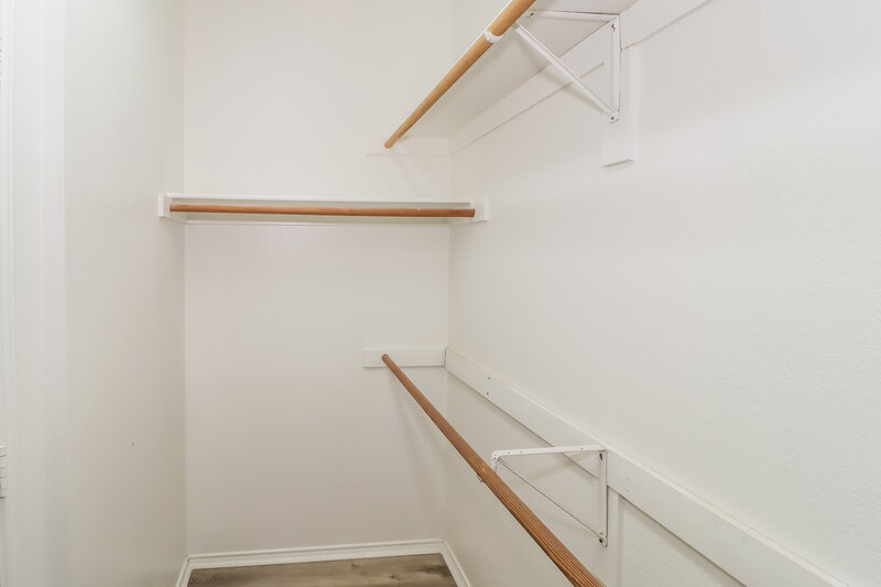 2,430/Mo, 916 Dunkirk Ln Arlington, TX 76017 Dressing Room View