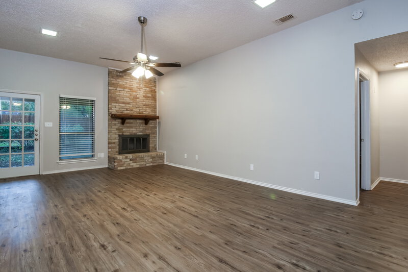 2,395/Mo, 1936 Aspen Dr Lewisville, TX 75077 Living Room View