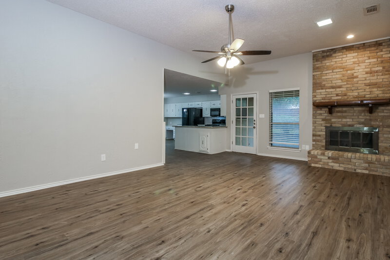 2,395/Mo, 1936 Aspen Dr Lewisville, TX 75077 Living Room View 2
