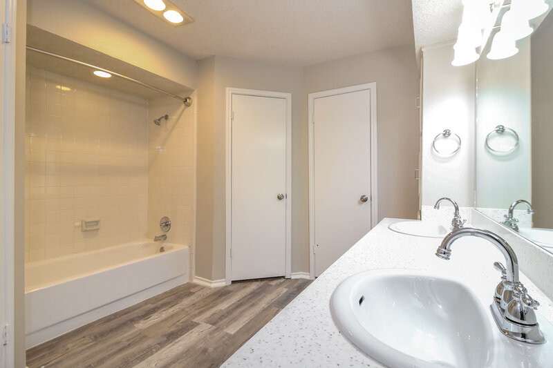 2,395/Mo, 1936 Aspen Dr Lewisville, TX 75077 Main Bathroom View
