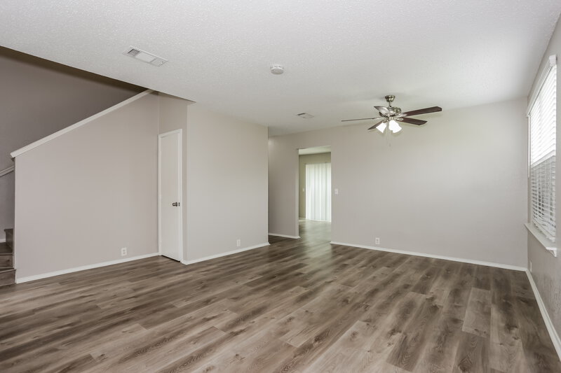 2,560/Mo, 1711 Berkeley Dr Glenn Heights, TX 75154 Living Room View