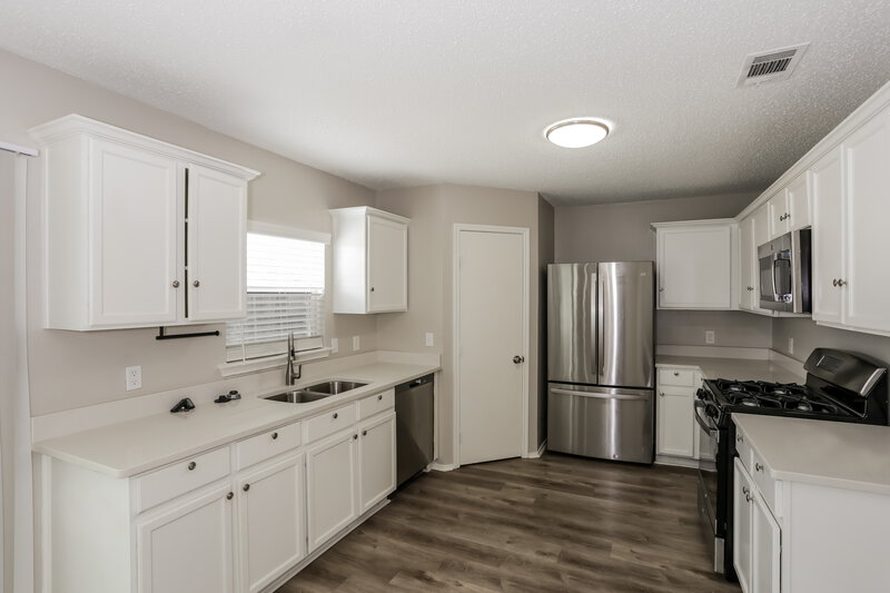 2,560/Mo, 1711 Berkeley Dr Glenn Heights, TX 75154 Kitchen View